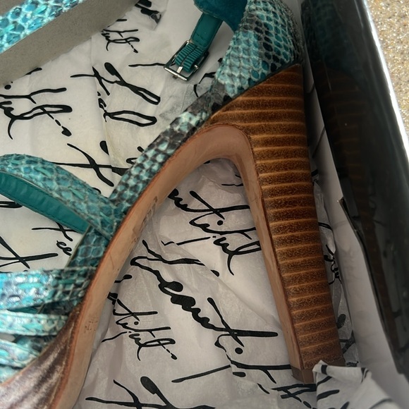 White House Black Market Emilia Heels - Picture 6 of 8